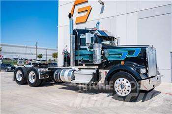 Kenworth W 900 Тягачі
