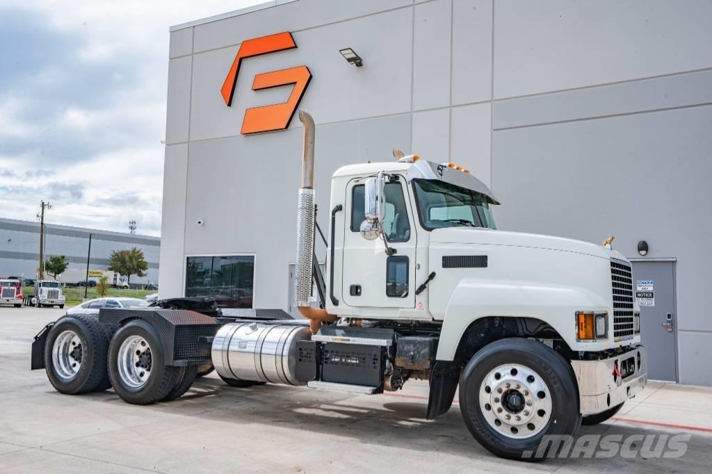 Mack Pinnacle 64T Тягачі