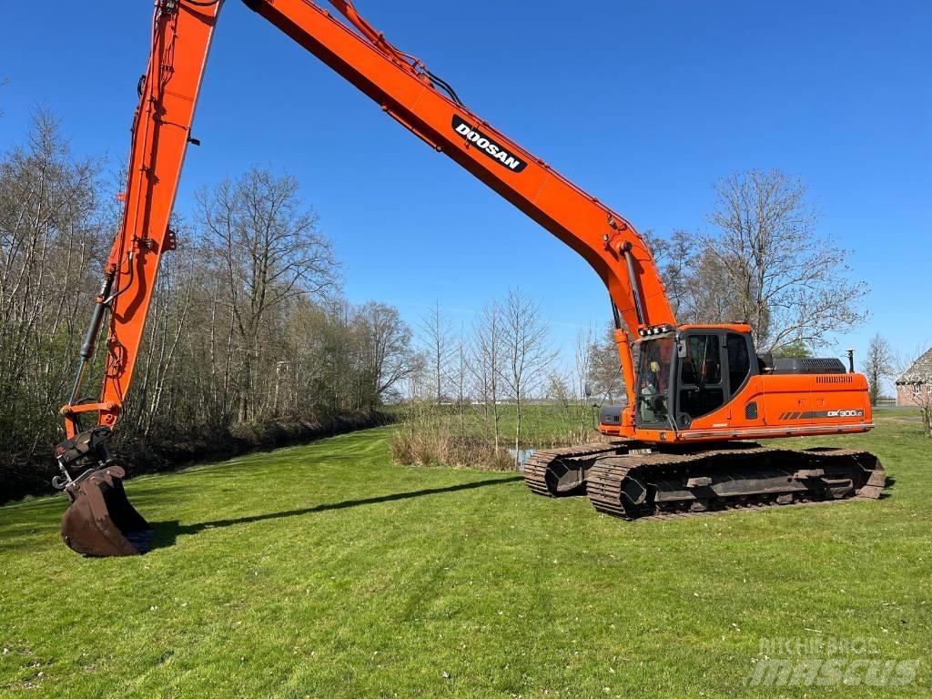 Doosan DX 300 Гусеничні екскаватори