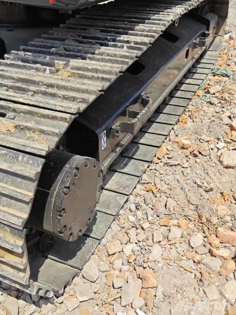 Hitachi ZX200 Гусеничні екскаватори
