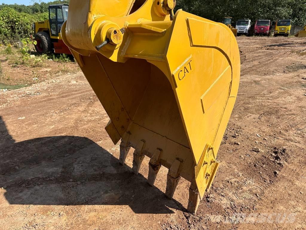 CAT 320CL Гусеничні екскаватори