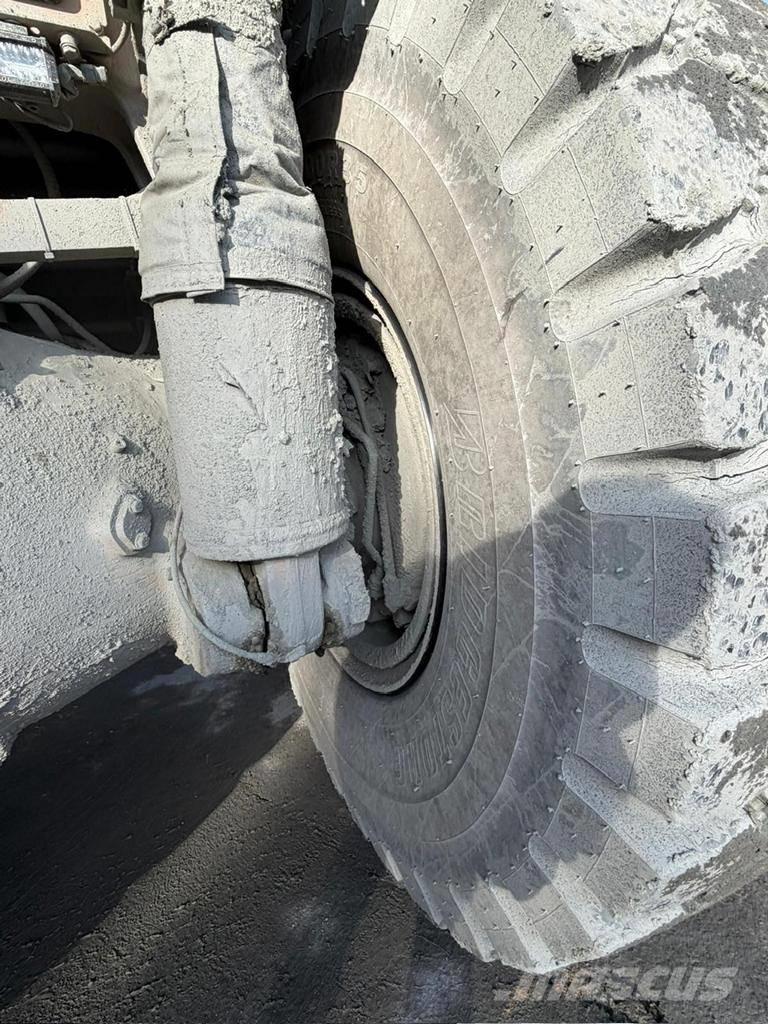 CAT 775 F Кар`єрні самоскиди