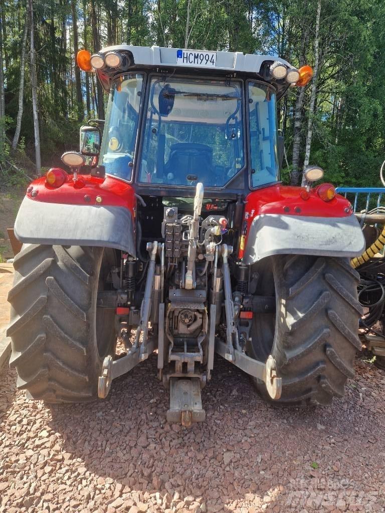 Massey Ferguson 5713 Трактори