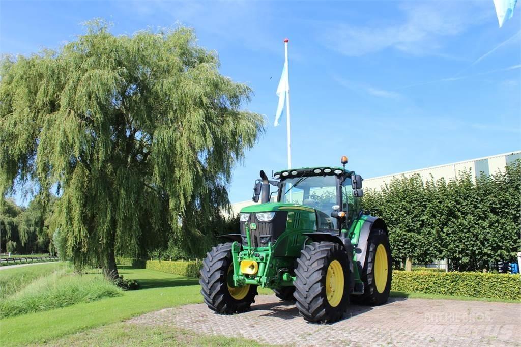 John Deere 6215R Трактори