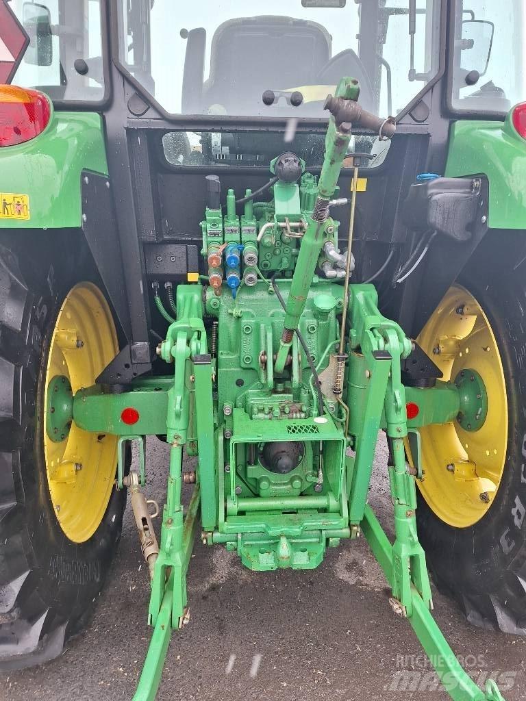 John Deere 5100 R Трактори