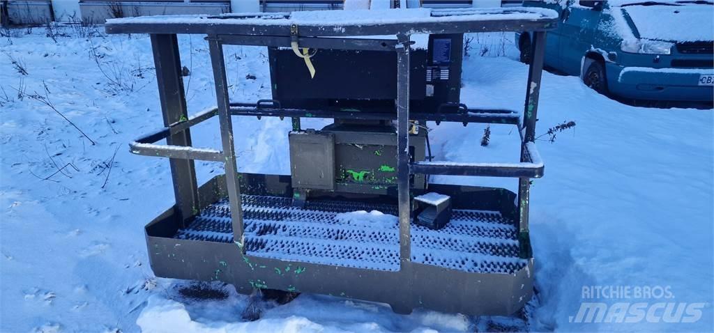 Grove MZ66BR Вертикальні щоглові підйомники