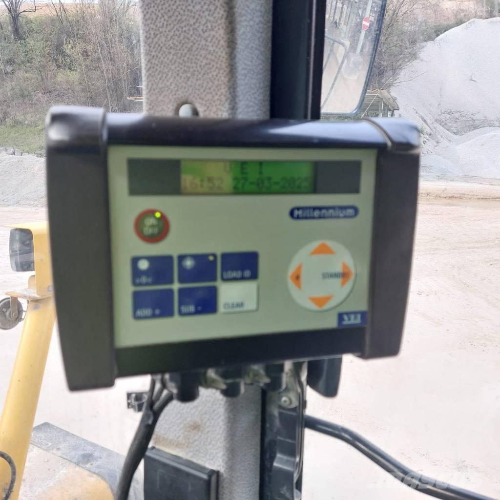 Komatsu WA 600-3 Фронтальні навантажувачі