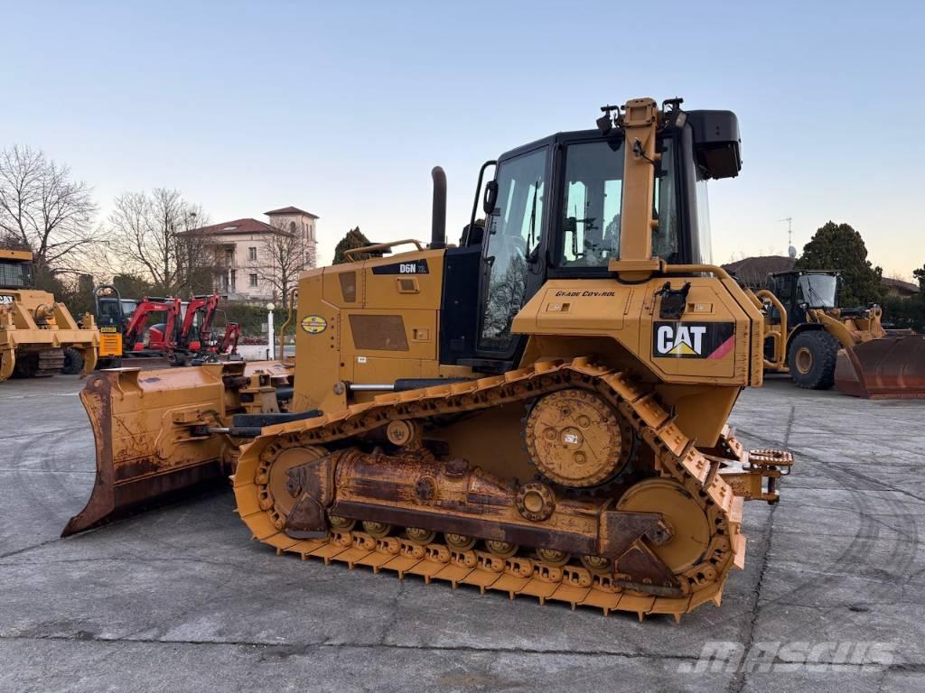 CAT D 6 N XL Гусеничні бульдозери