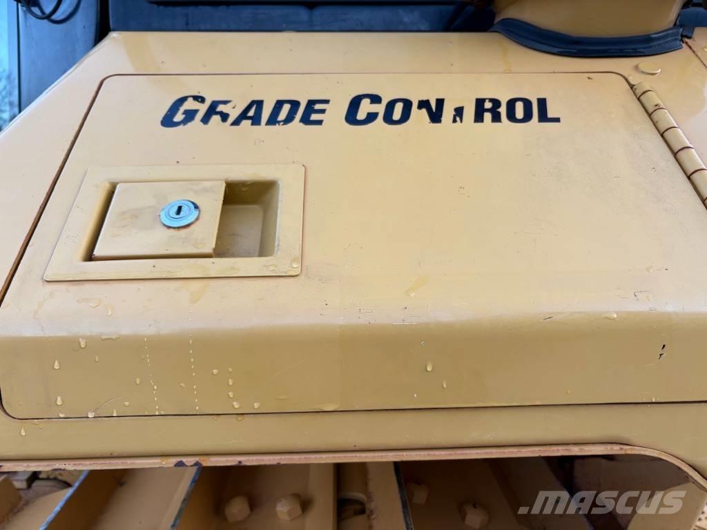 CAT D 6 N XL Гусеничні бульдозери