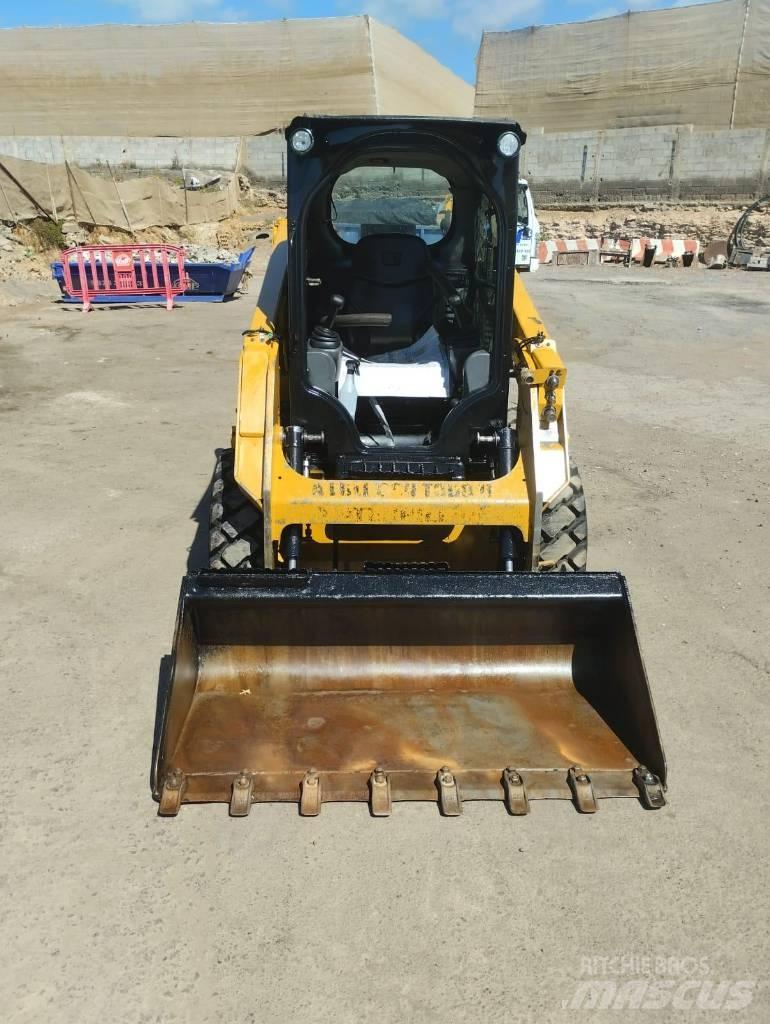 CAT 226 D Міні-навантажувачі