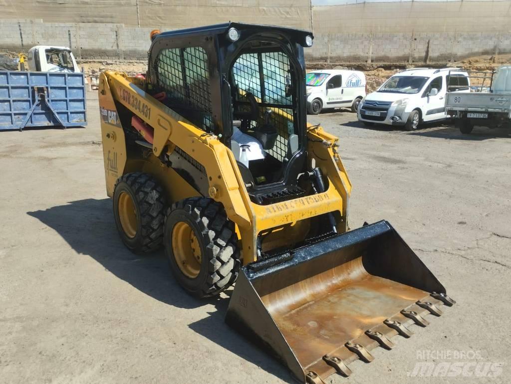 CAT 226 D Міні-навантажувачі