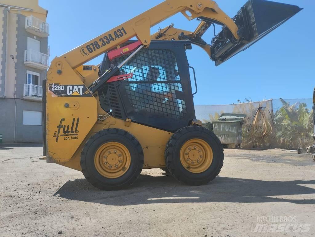 CAT 226 D Міні-навантажувачі