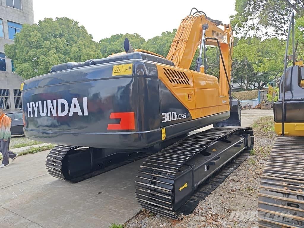 Hyundai R300LC-9S Гусеничні екскаватори