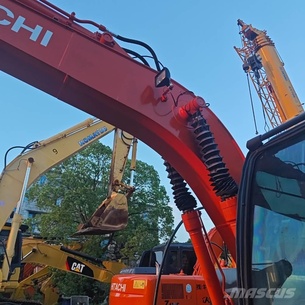 Hitachi ZX120 Гусеничні екскаватори