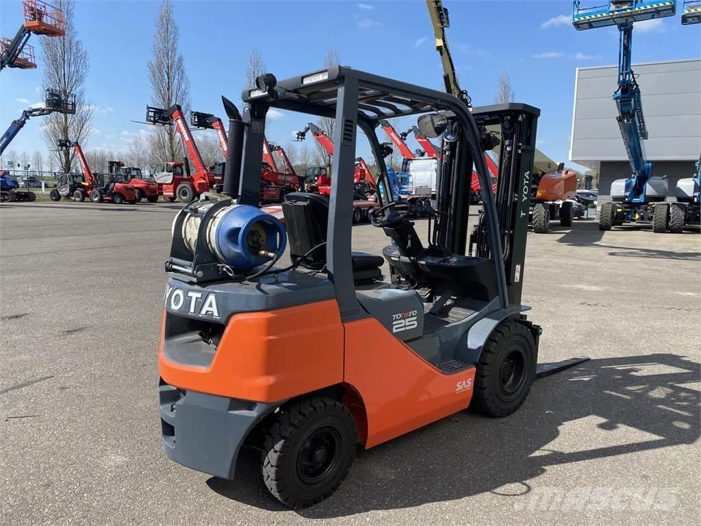 Toyota 02-8FGF25 Газові навантажувачі