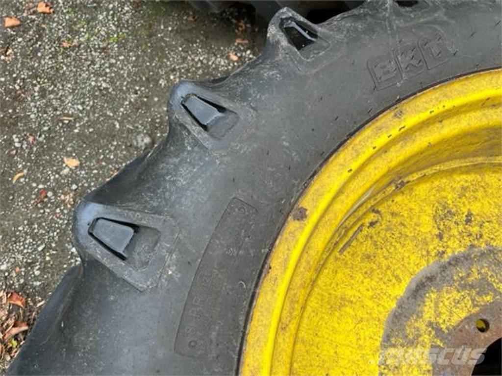 BKT 12.4-32 Колеса