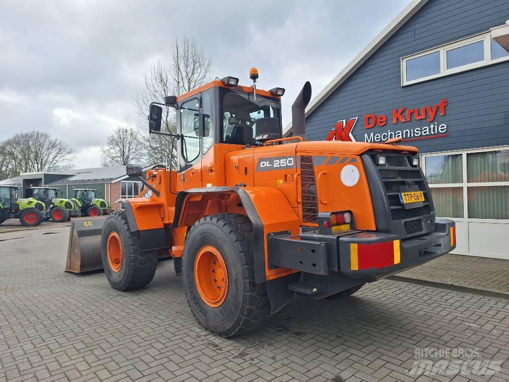 Doosan DL250 Фронтальні навантажувачі