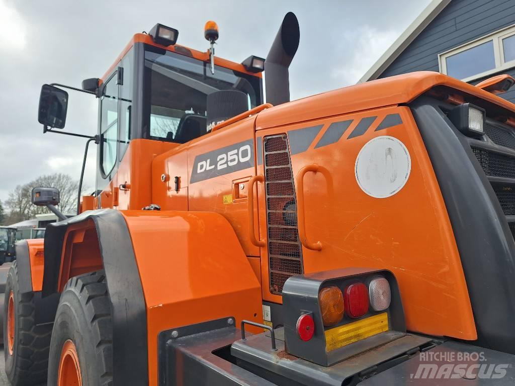 Doosan DL250 Фронтальні навантажувачі