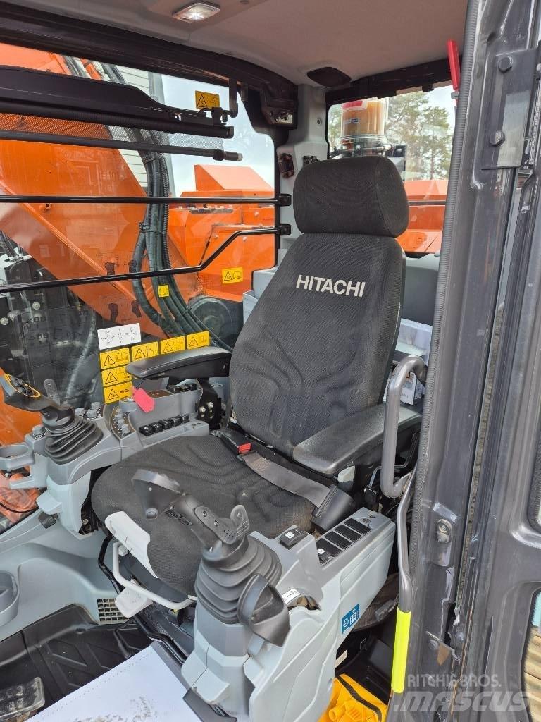 Hitachi ZX 135 US -7 Гусеничні екскаватори