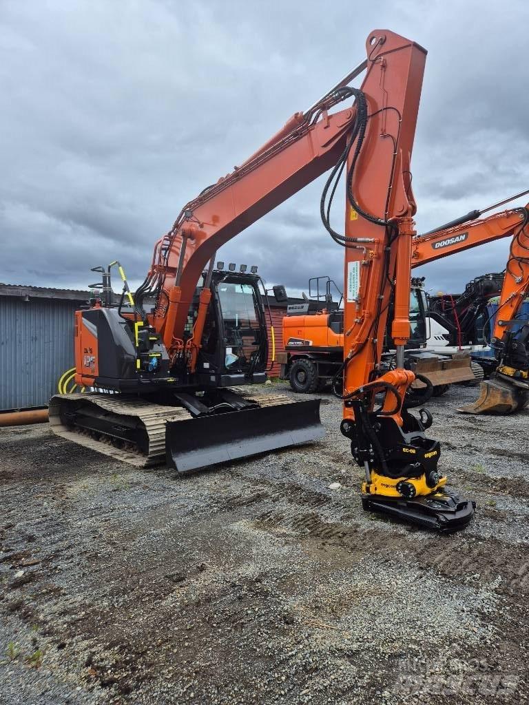 Hitachi ZX 135 US -7 Гусеничні екскаватори