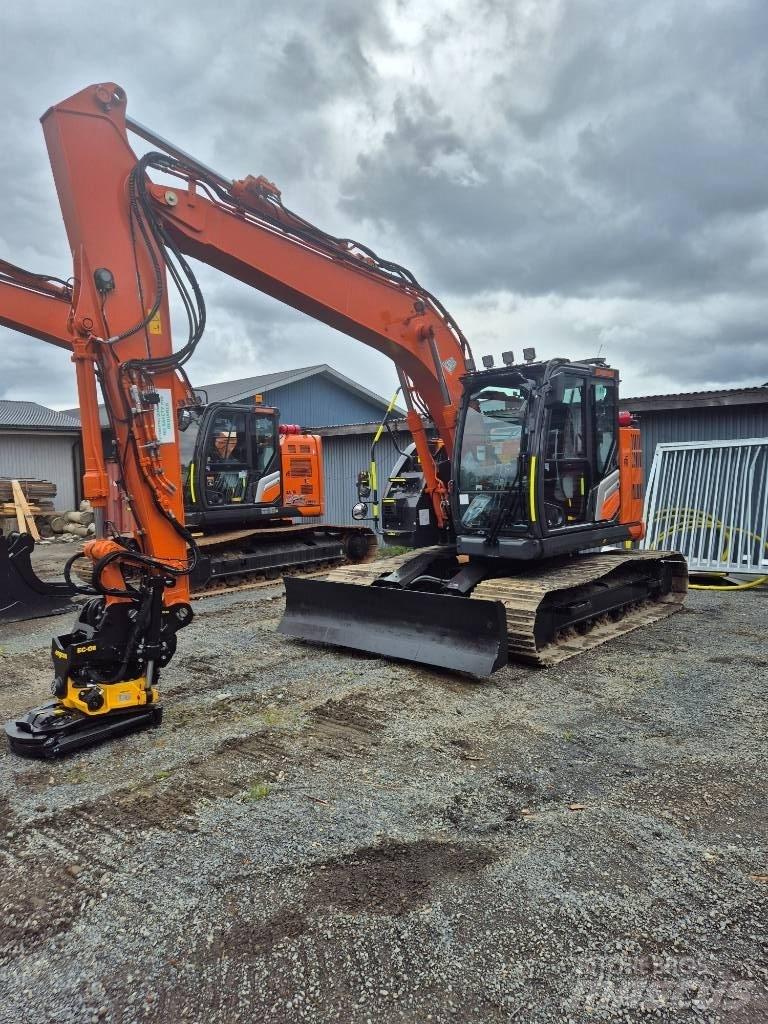 Hitachi ZX 135 US -7 Гусеничні екскаватори