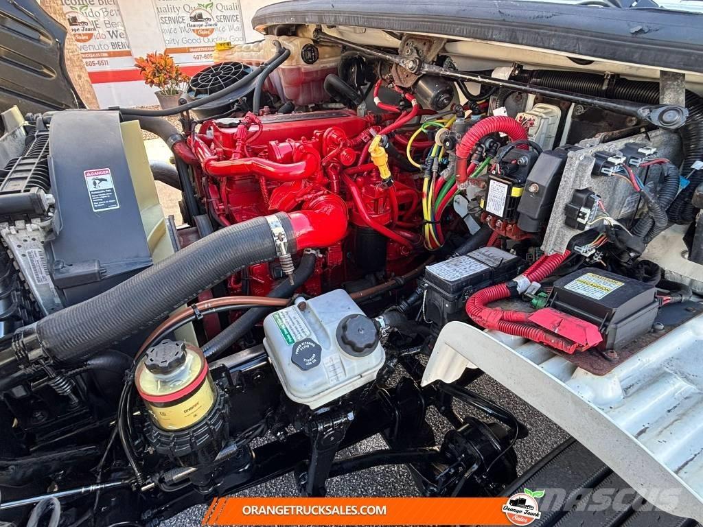 Freightliner M2 Фургони