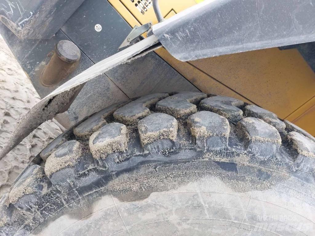 Komatsu WA380-5 Фронтальні навантажувачі