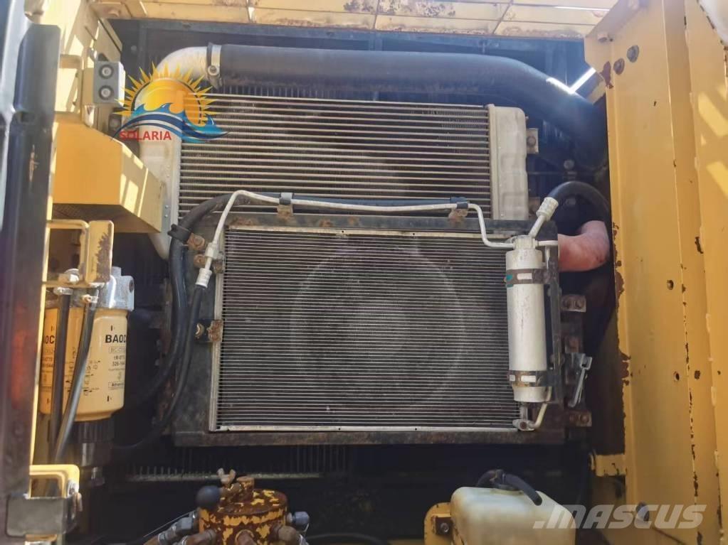 CAT 320D2 Гусеничні екскаватори