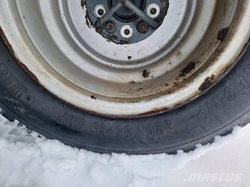 Avant 745 Багатофункціональне обладнання для вантажних і землекопальних робіт