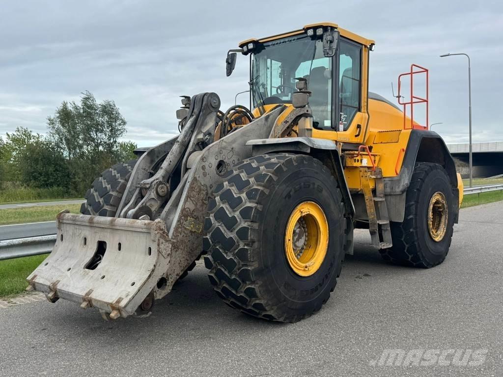 Volvo L220H Фронтальні навантажувачі