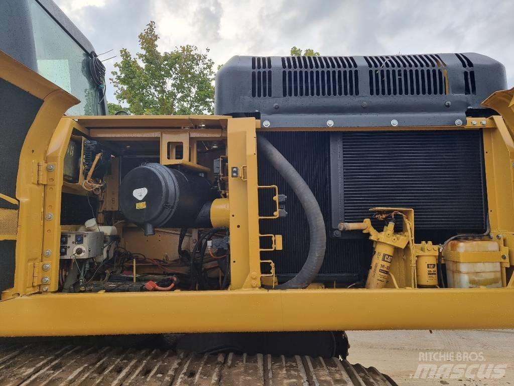 CAT 330 D Гусеничні екскаватори