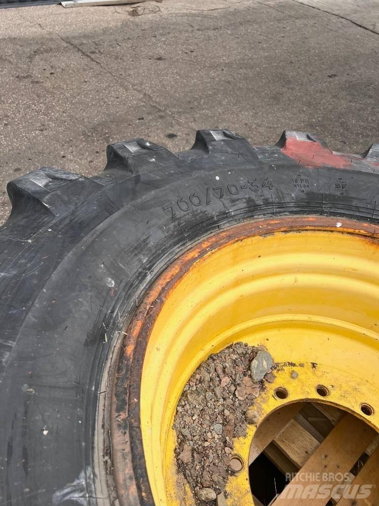 Nokian 700/70-34 Шини