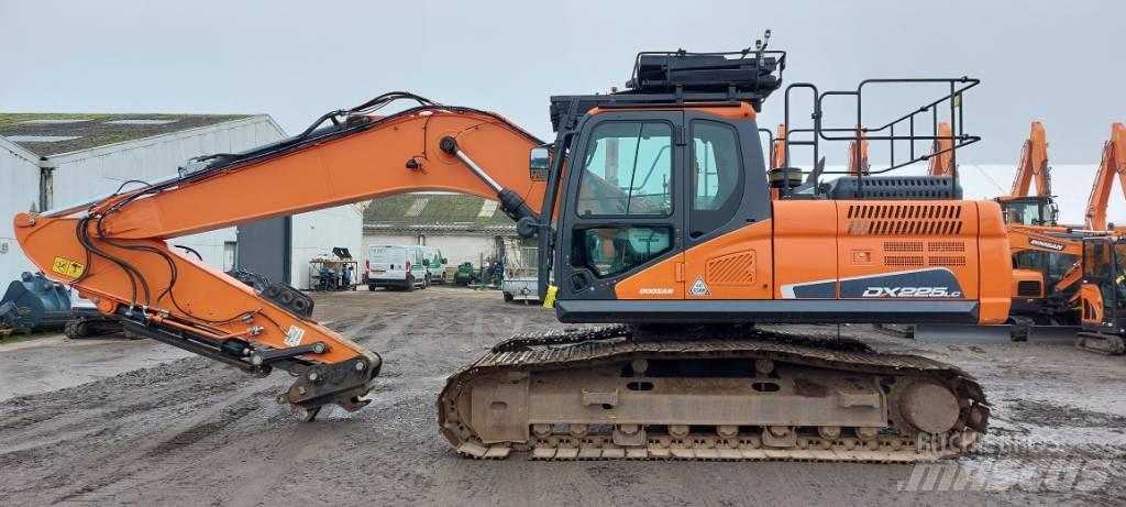 Doosan DX225LC-5 Гусеничні екскаватори