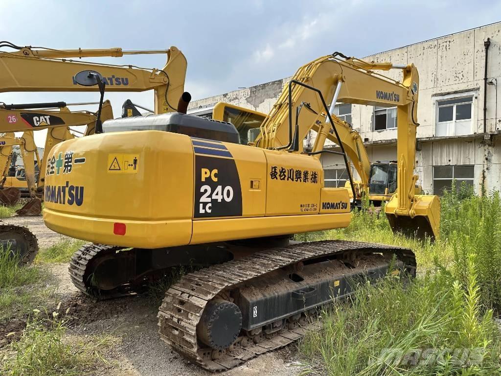 Komatsu PC240-8 Гусеничні екскаватори