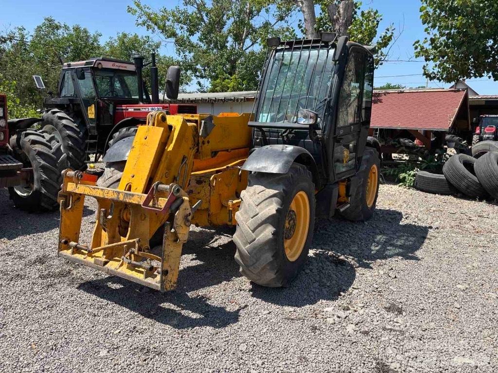 JCB 530-70 Телескопічні навантажувачі