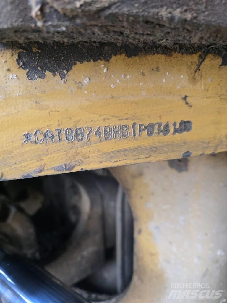 CAT 740 Зчленовані самоскиди