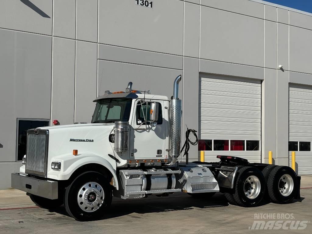 Western Star 4900 Тягачі