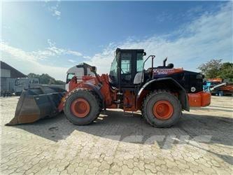 Hitachi ZW 250-6 Фронтальні навантажувачі