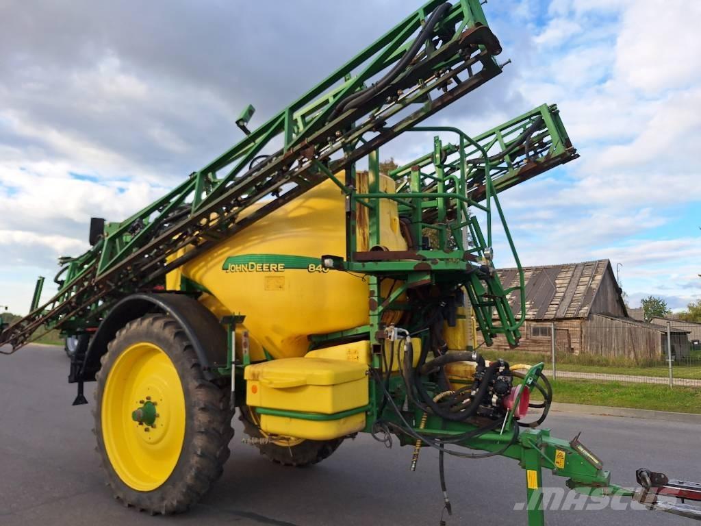John Deere 840 Причіпні обприскувачі