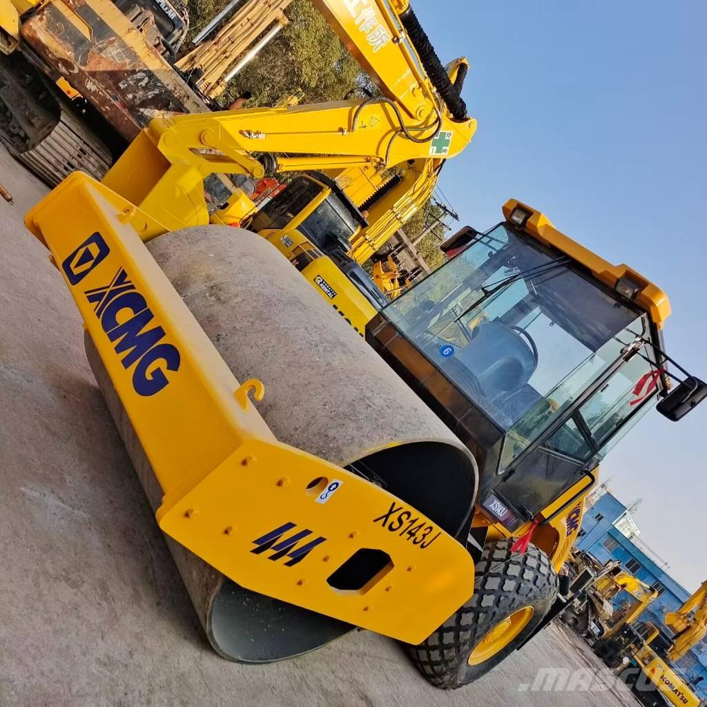 XCMG XS 143 J Грунтові котки