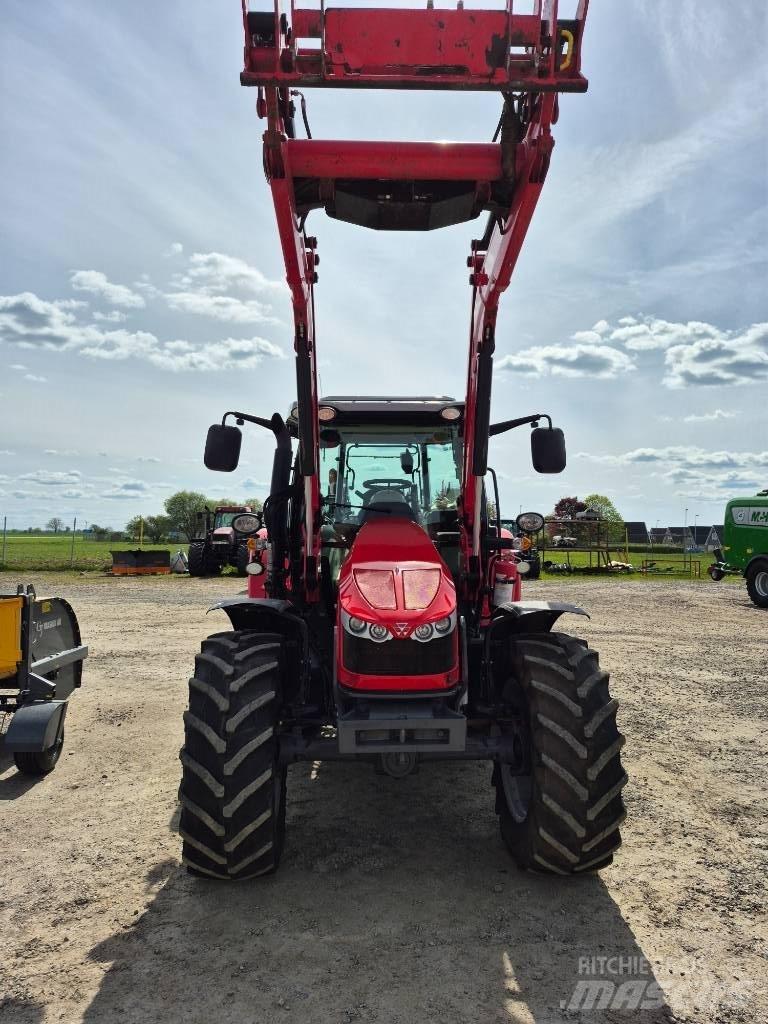 Massey Ferguson 5713 Трактори