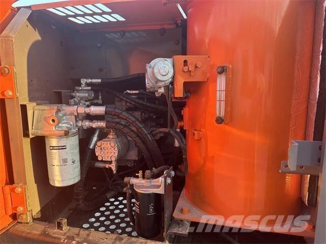 Hitachi ZX120 Гусеничні екскаватори