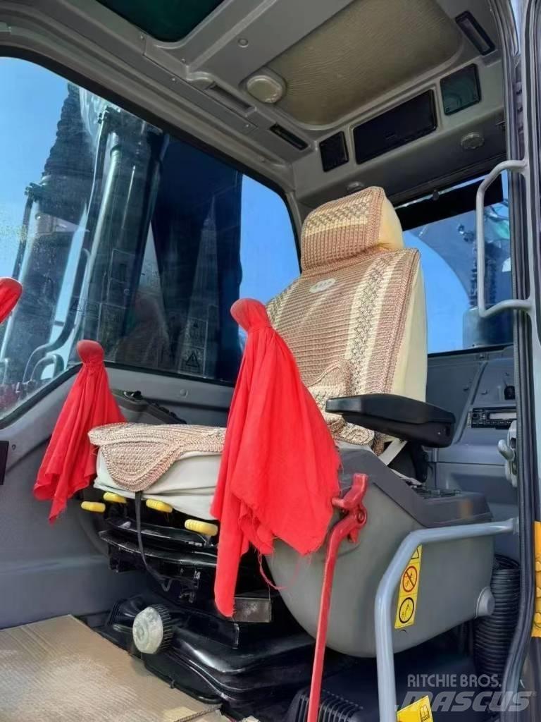 Volvo EC 240 Гусеничні екскаватори