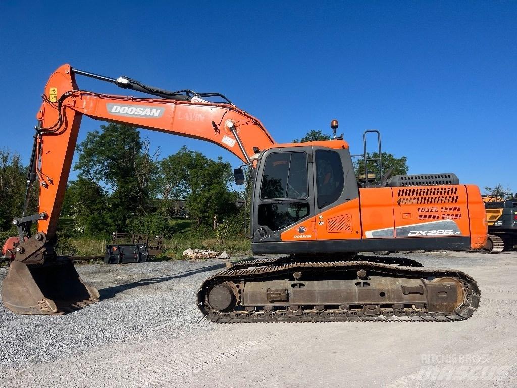 Doosan DX 225 LC-5 Гусеничні екскаватори