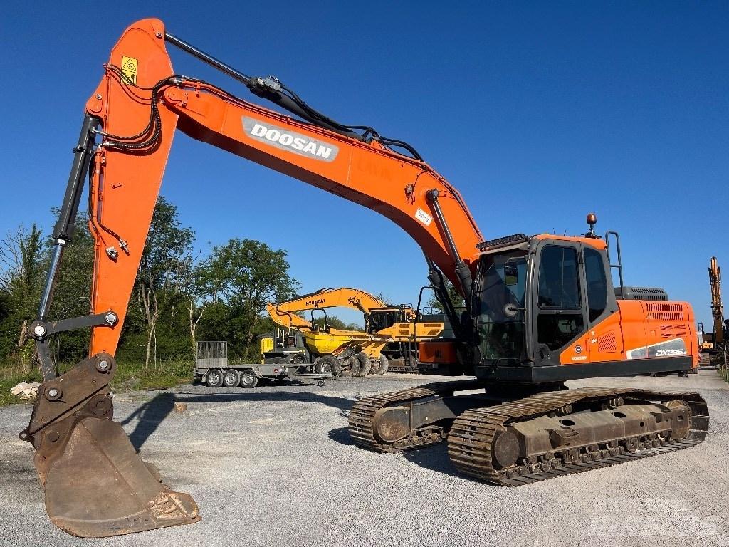 Doosan DX 225 LC-5 Гусеничні екскаватори