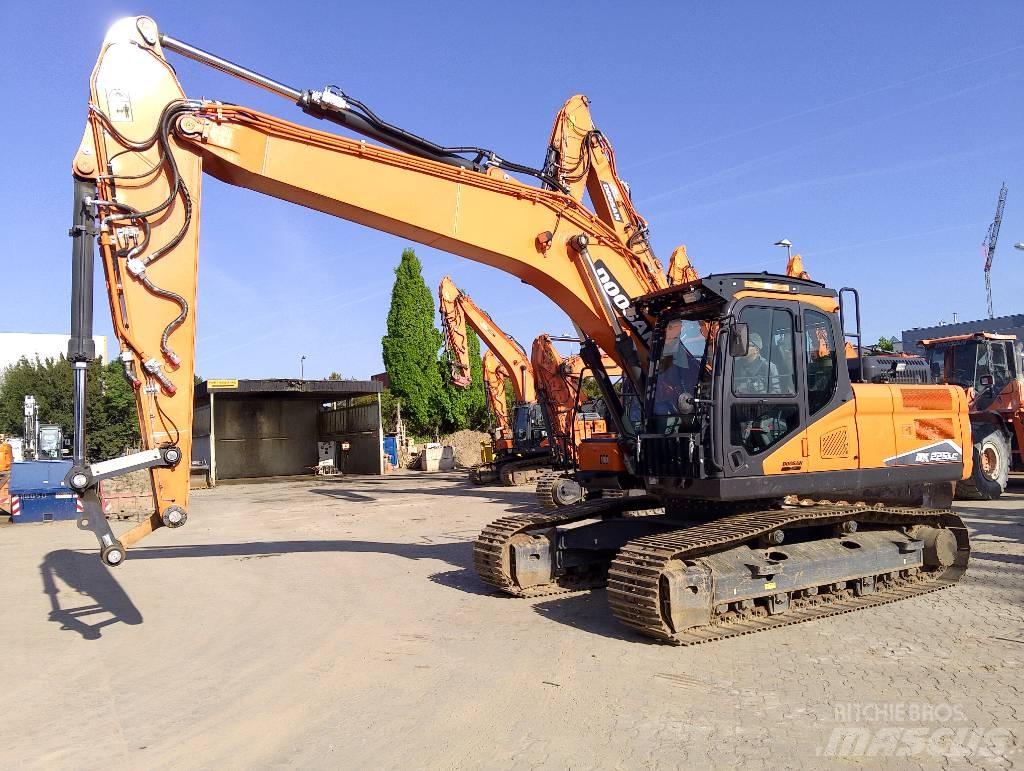 Doosan DX225LC-7 Гусеничні екскаватори