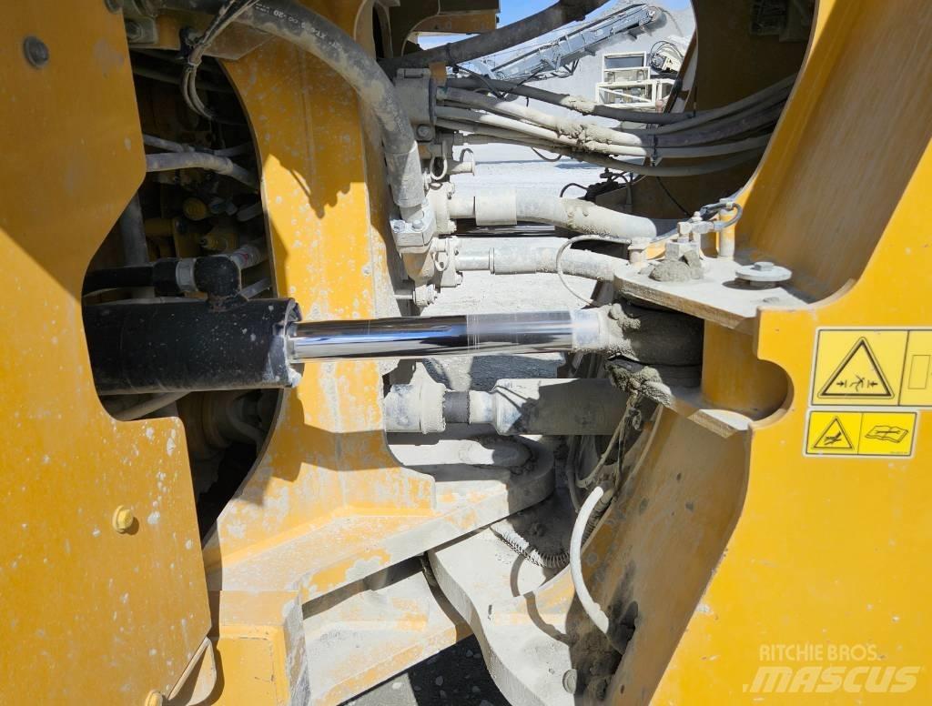 CAT 982 M Фронтальні навантажувачі