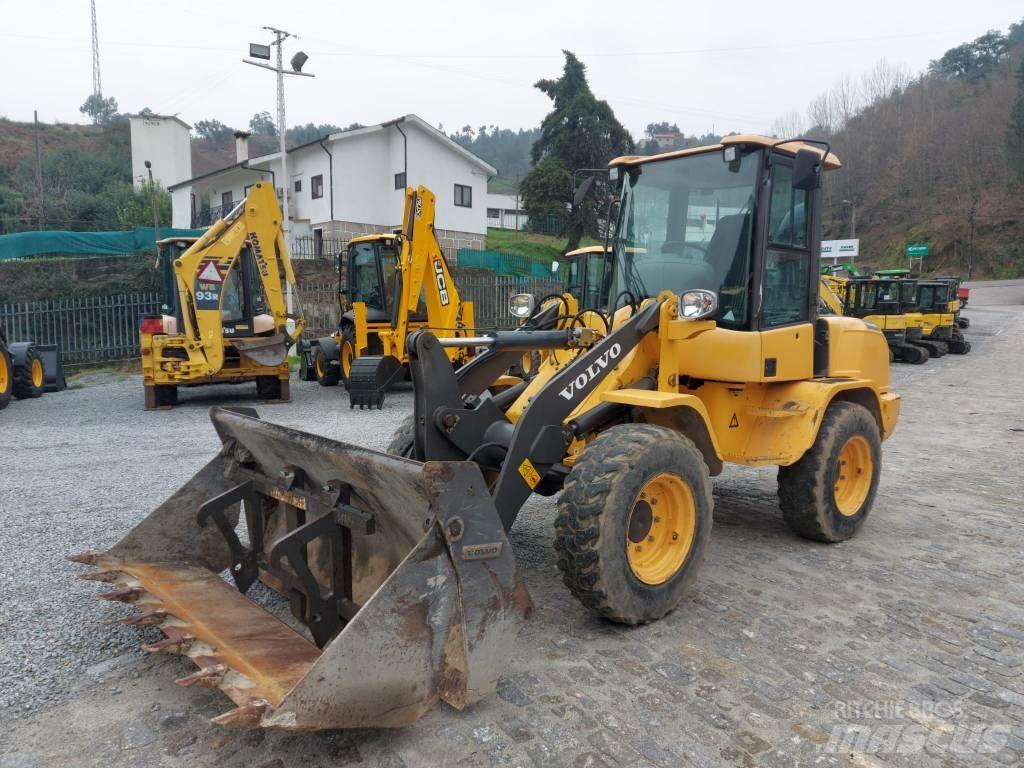 Volvo L 30 G Фронтальні навантажувачі