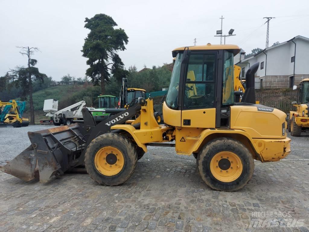 Volvo L 30 G Фронтальні навантажувачі