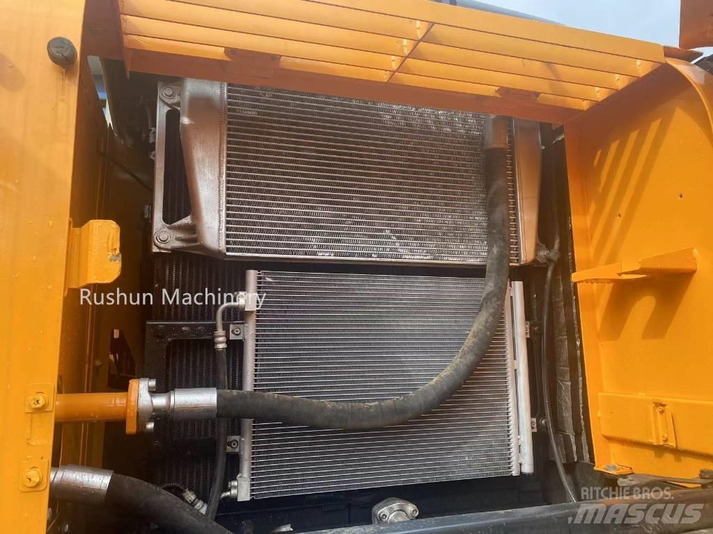 Hyundai R300LC-9 Гусеничні екскаватори